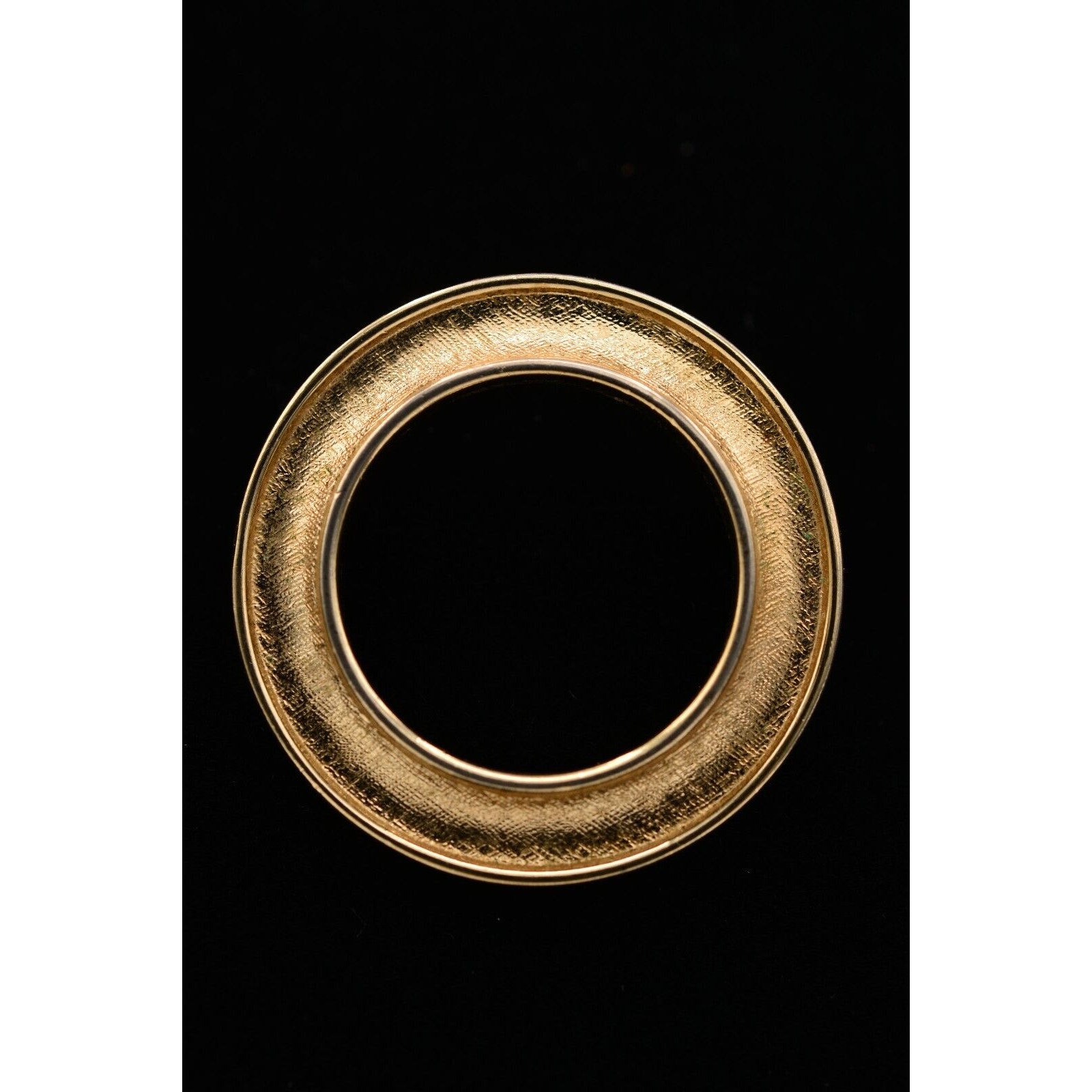 Crown Trifari Vintage Pin Brooch Round Circle Brushed Gold Textured Signed Binat 35$